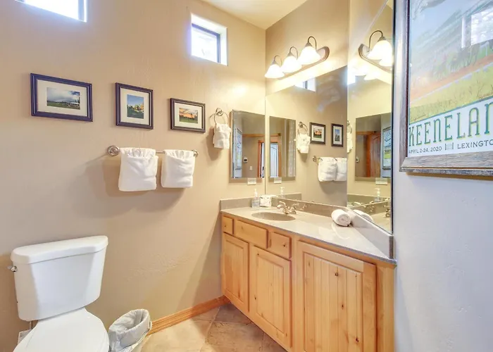 Holiday home Unwind Fireside: Spacious Torreon W/ Deck!