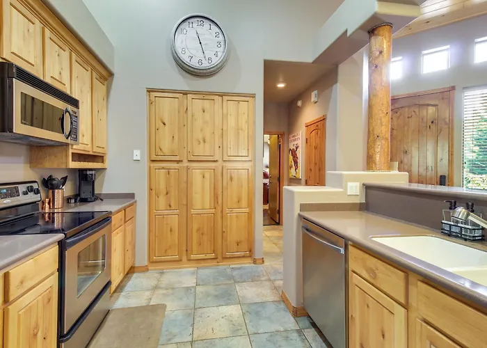 Unwind Fireside: Spacious Torreon W/ Deck! *
