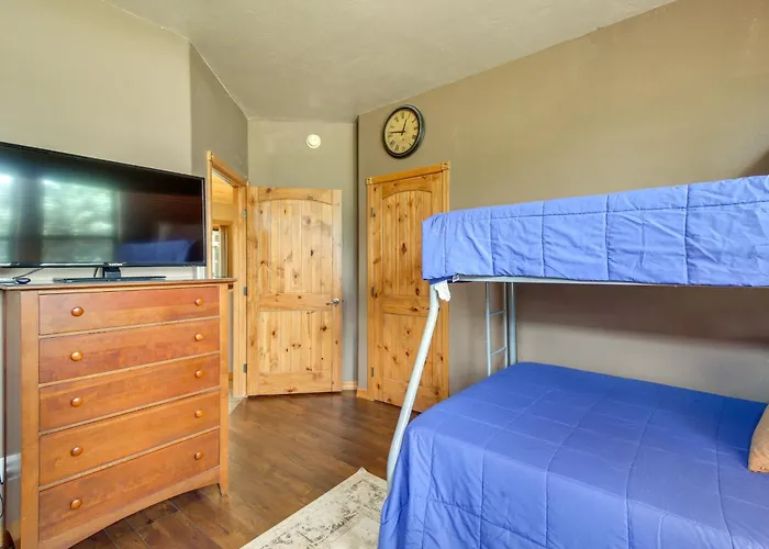 Unwind Fireside: Spacious Torreon W/ Deck! Holiday home