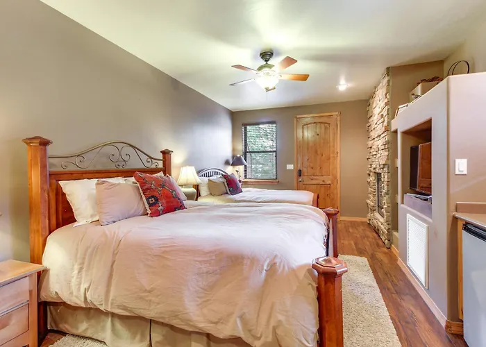 Unwind Fireside: Spacious Torreon W/ Deck! Show Low