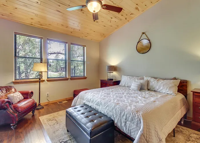 Holiday home Unwind Fireside: Spacious Torreon W/ Deck!