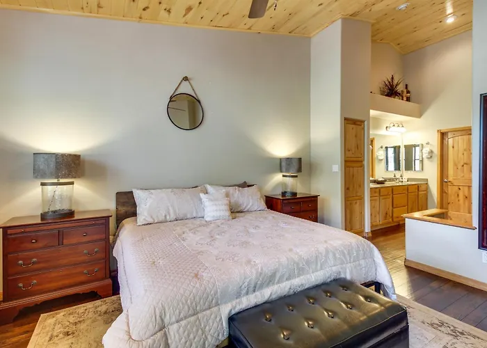 Unwind Fireside: Spacious Torreon W/ Deck! Show Low