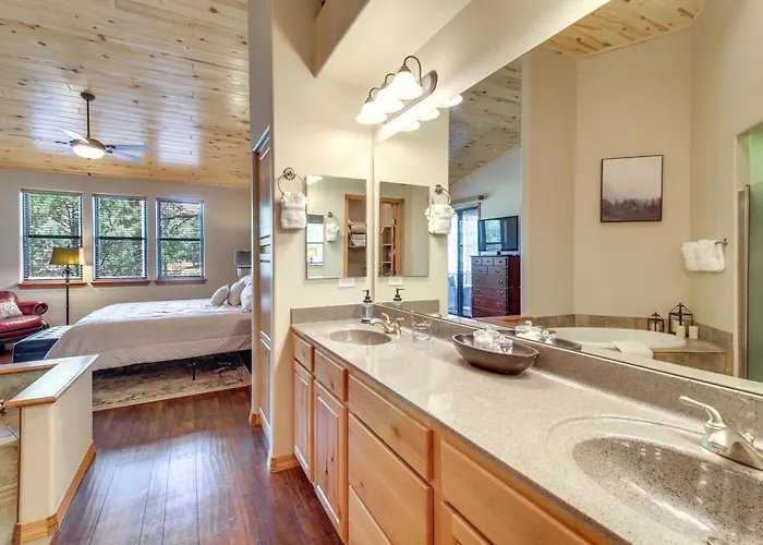 Unwind Fireside: Spacious Torreon W/ Deck! Holiday home