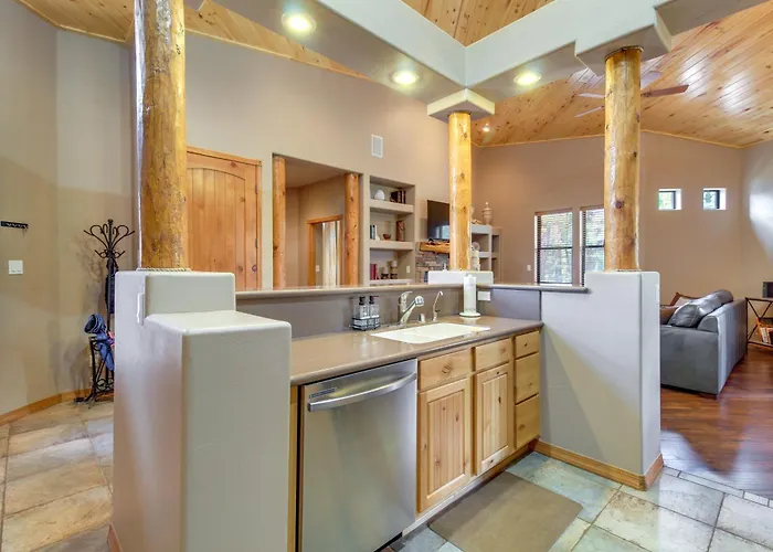 Holiday home Unwind Fireside: Spacious Torreon W/ Deck!