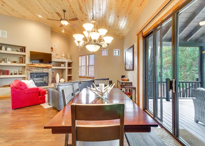 Holiday home Unwind Fireside: Spacious Torreon W/ Deck! *